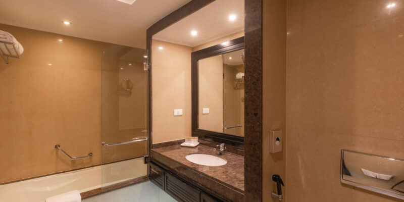 Stella Di Mare Beach Hotel and Spa Sharm El Sheikh Deluxe Room Bathroom