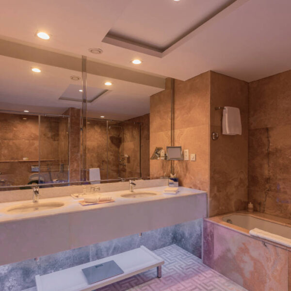 Stella Di Mare Dubai Marina Deluxe Room Bathroom