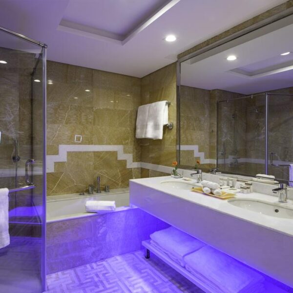 Stella Di Mare Dubai Marina Deluxe City View Bathroom